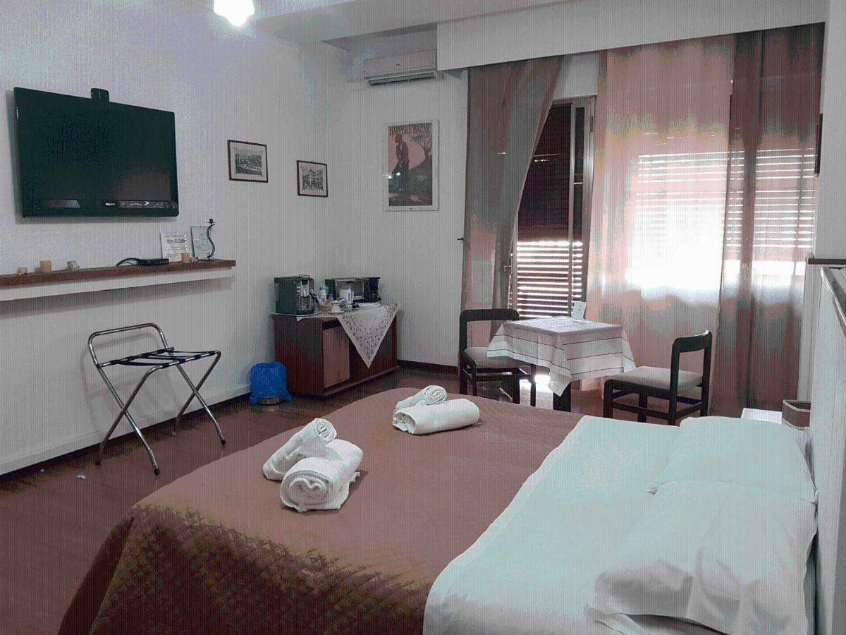 ريجّو دي كالابريا Rooms2Rent المظهر الخارجي الصورة