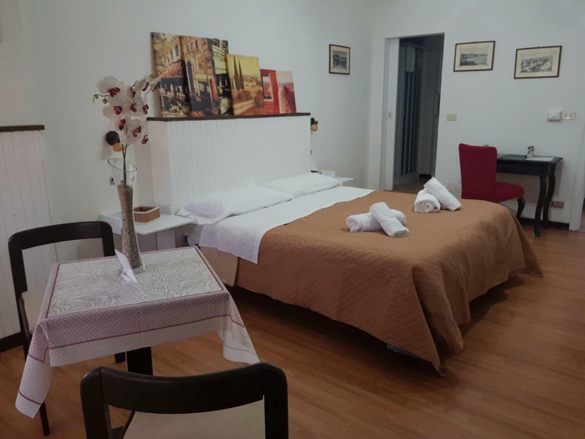 ريجّو دي كالابريا Rooms2Rent المظهر الخارجي الصورة