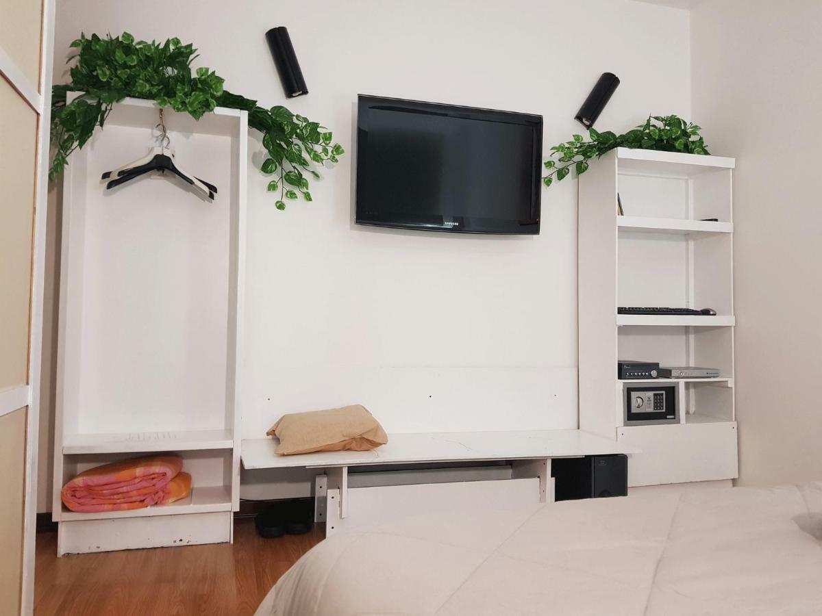 ريجّو دي كالابريا Rooms2Rent المظهر الخارجي الصورة